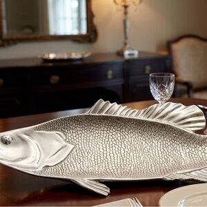 AUTHENTIC MARIPOSA VINTAGE BRILLANTE  SAND-CASTE FISHPLATTER. MADE IN MEXICO.